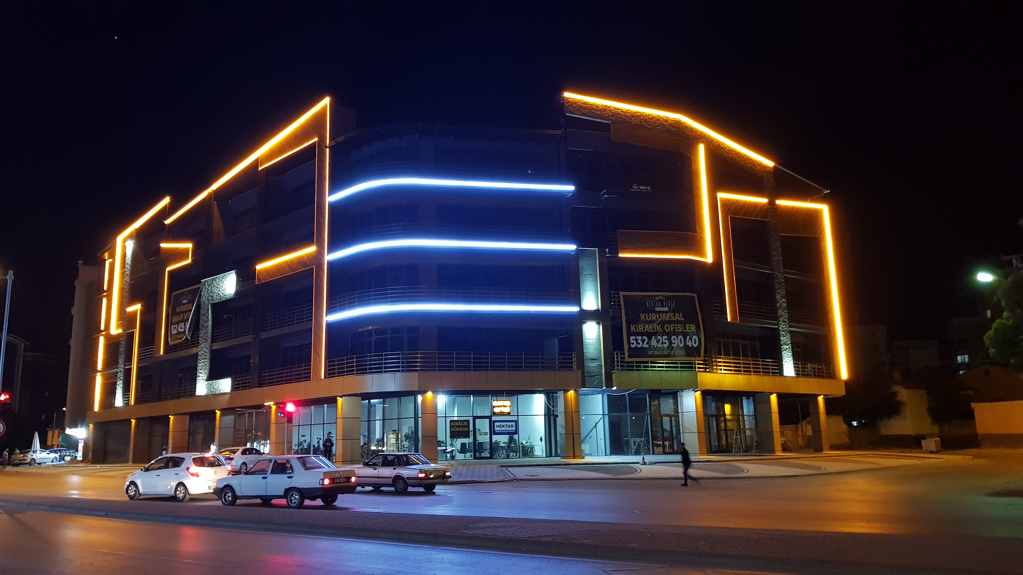 Hektar Plaza Loft Center Gece Cephe Işıklarını Yaktı