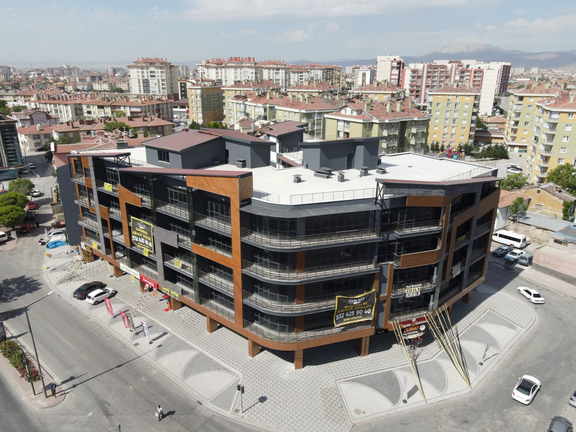 HEKTAR PLAZA LOFT CENTER 